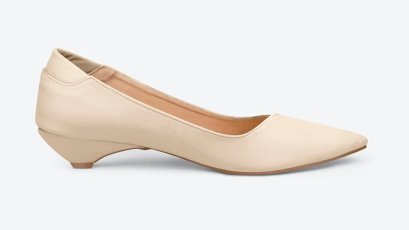 Damenmode: Beige Schuhe mit niedrigem Absatz